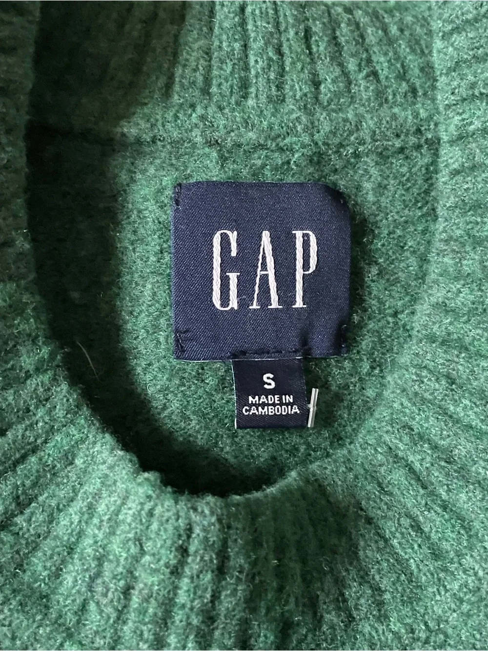 GAP recycled shaggy crewneck sweater, size small, good condition!